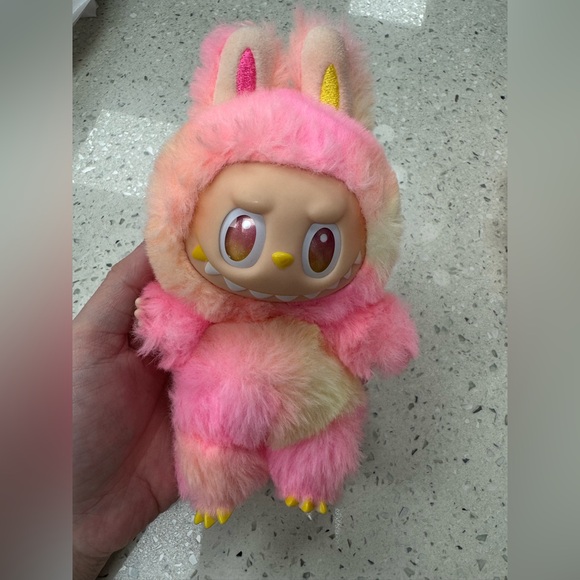 Labubu 3rd Generation - Picture 2 of 6